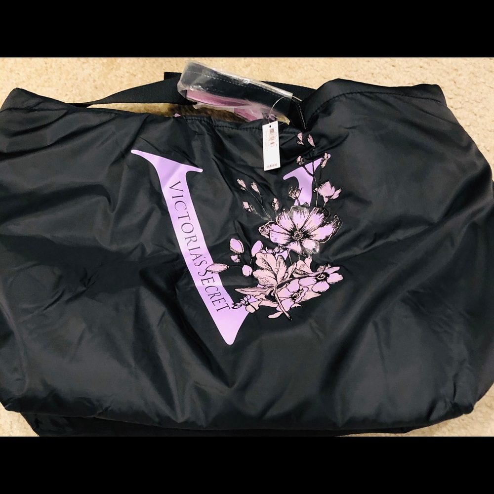 NEW WITH TAGS VICTORIA SECRET TOTE BAG! - Picture 4 of 4